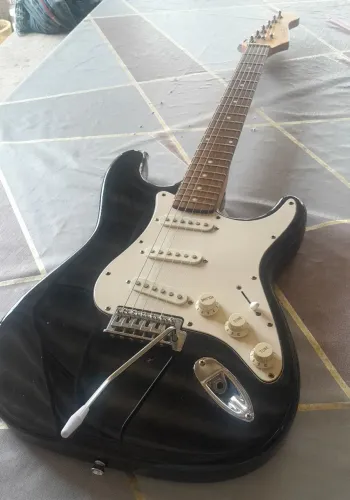 Guitarra Rocky by Condor