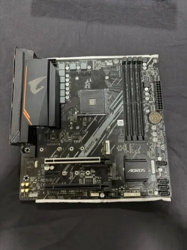Placa-Mãe Gigabyte B550M Aorus Elite AM4 DDR4 - Impecável - Faço Envio