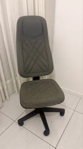 Vendo cadeira de escritório giratória