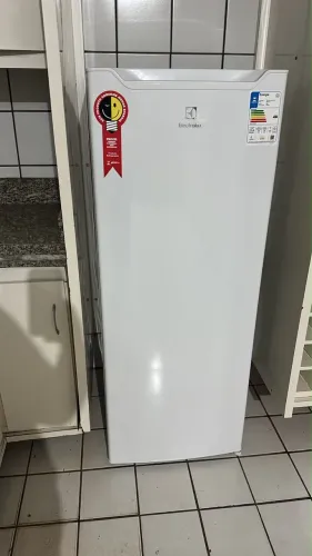  GELADEIRA ELECTROLUX RE21 213L BR 22OV