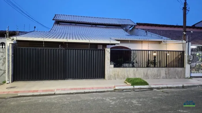 COMPRE | Casa espaçosa no Centro de Vila Velha