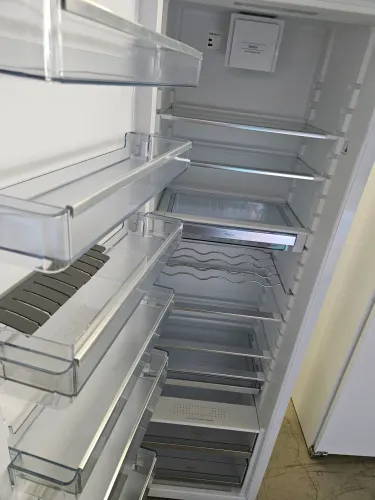 Refrigerador de Embutir/Revestir Gorenje 305L 220V