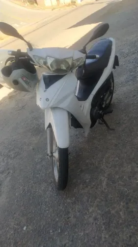 Moto 50 cilindrada Dafra Zig estilo Biz