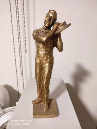 Escultura em metal :