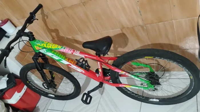 Anunciação de uma bicicleta por r$ 2500 GPS negociação dá para fazer