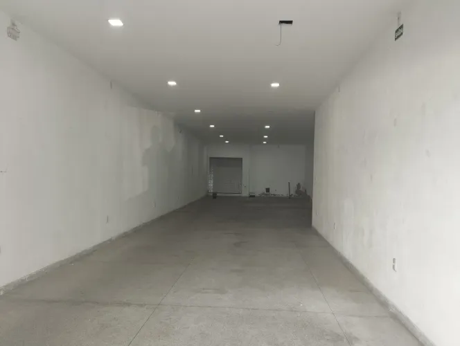 Alugo Galpão de 6x23 no centro