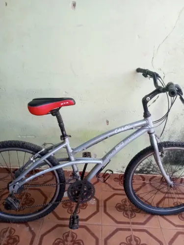 Vendo uma bicicleta em ótimo estado