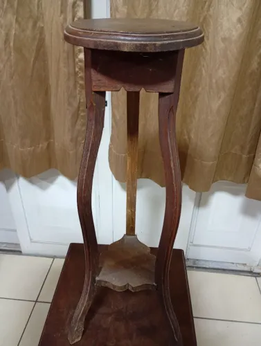 Pedestal de nadeira