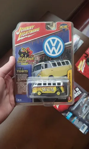 Johnny Lightning 1965 Volkswagen Samba Bus Rat Fink<br>Samba Bus Rat Fink