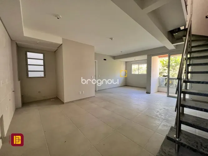 Cobertura duplex nova com 2 suítes, sacada com churrasqueira, Itacorubi, Florianópolis