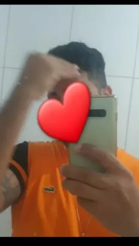 Modelo masculino, cabelo textura lisa bem curtinho