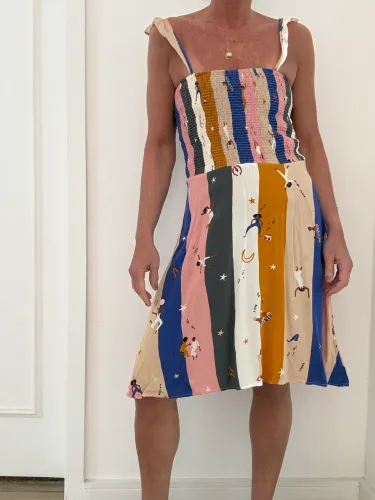 Vestido da marca cantão
