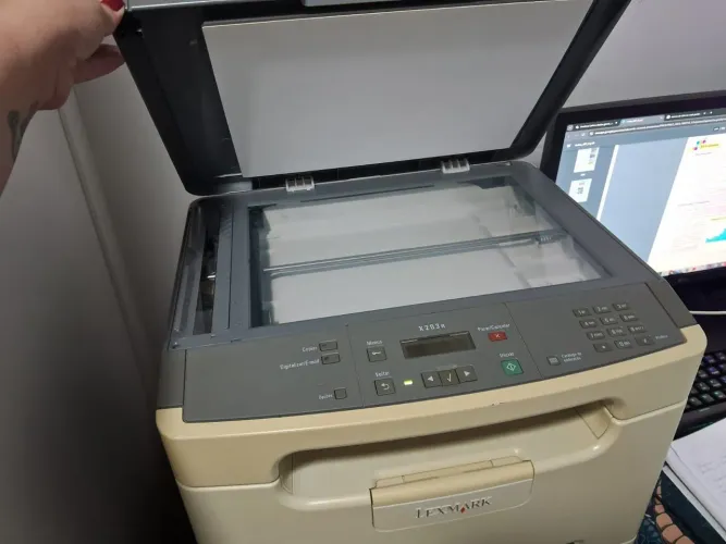 Impressora profissional Multifuncional Lexmark X203N