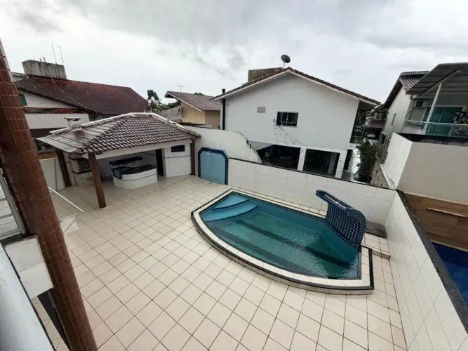 Alugo casa no condomínio Greeville 1