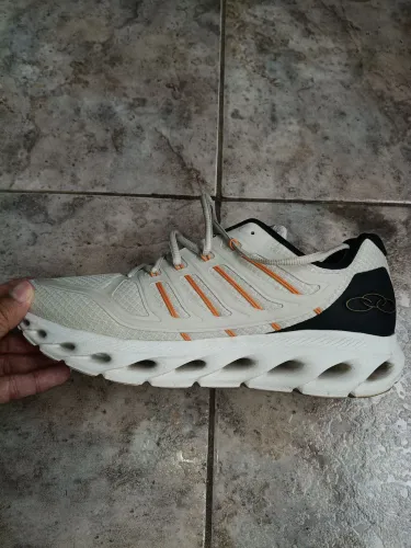 Vendo tênis olímpicos semi novo. 43.120,00 Reais