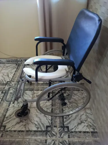 Cadeira de rodas higiênica a venda 