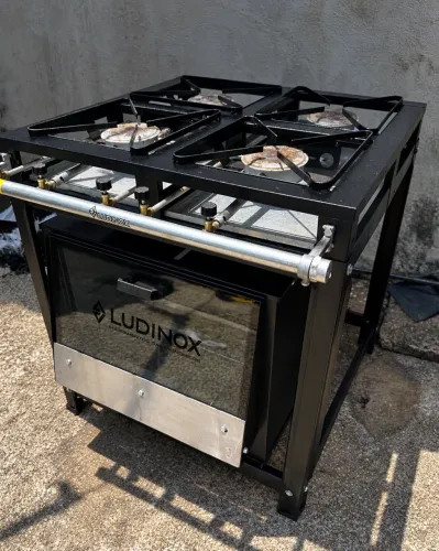 Fogão industrial com forno