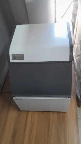 Máquina de Gelo Everest 50kg/24h - Depósito 6kg.
