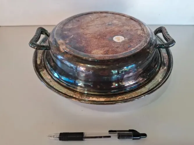 Sopeira redonda antiga espessurada a prata c/ tampa 26,5 cm anos 1950/60