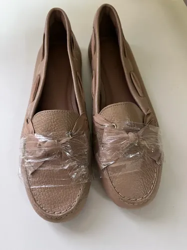 Mocassin Arezzo NOVO, cor bege e tamanho 37.