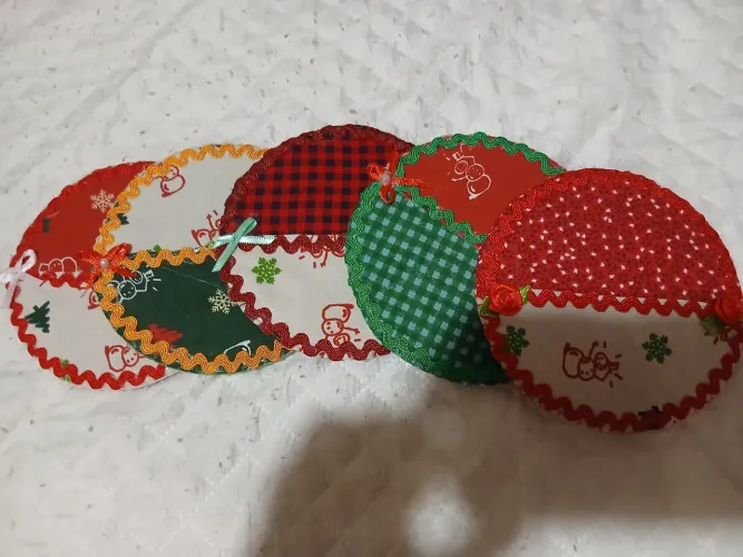 Porta-recado tema Natal feito em CD e tecido com ima (para colocar na geladeira)