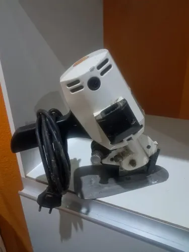MAQUINA DE CORTAR TECIDO/MALHA