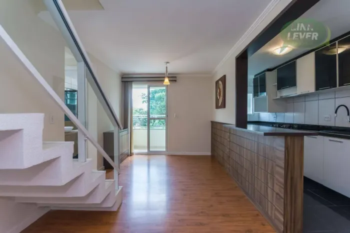 Cobertura com 2 dormitórios para alugar, 66 m² por R$ 3.612,00/mês - Bacacheri - Curitiba/