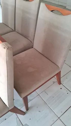 SEIS CADEIRAS DE JANTAR DE MADEIRA,AS SEIS POR 300,00