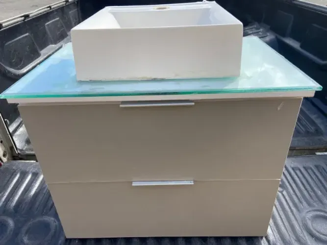 Balcão de 2 gavetas, com pia de banheiro para parede,