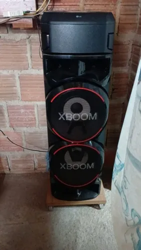 Xboom LG semi nova bem conservada valor 1050, ZAP pra contatos *