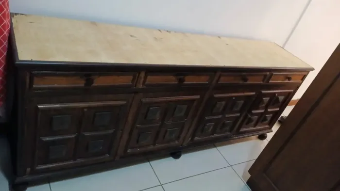 Arca tipo buffet de madeira jacarandá anos 70