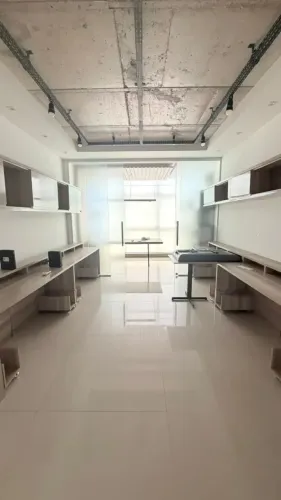 ALUGA-SE SALA COMERCIAL | 33m² | PONTA D'AREIA | PRONTA PARA SEU NEGÓCIO