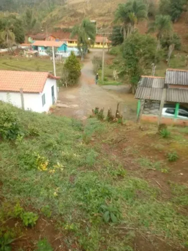 Sítio com uma Chácara à venda, só o sitio tem 2.5 alqueires ou seja 60.500 m² por R$ 360.0