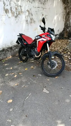Sahara 24/25 com 32 mil rodados vendo e troco por XRE 190