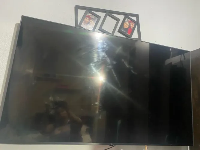 TV LG 60UQ8050PSB de 60 polegadas. 1 ano de uso