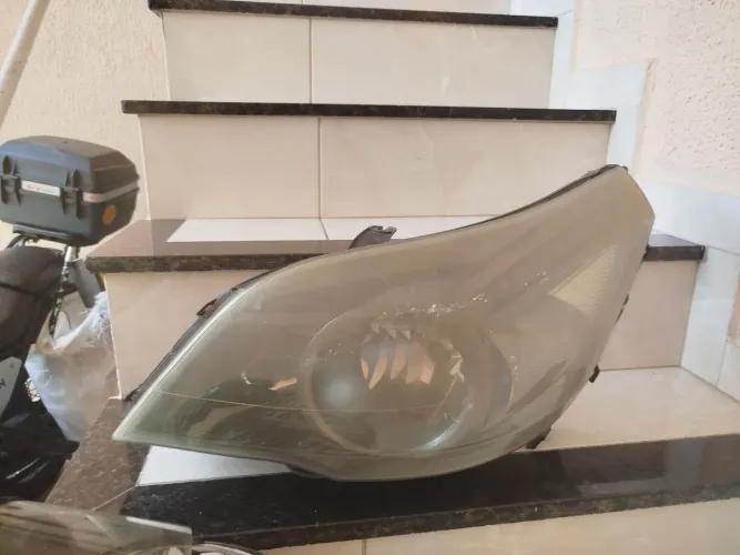 Farol esquerdo Agile