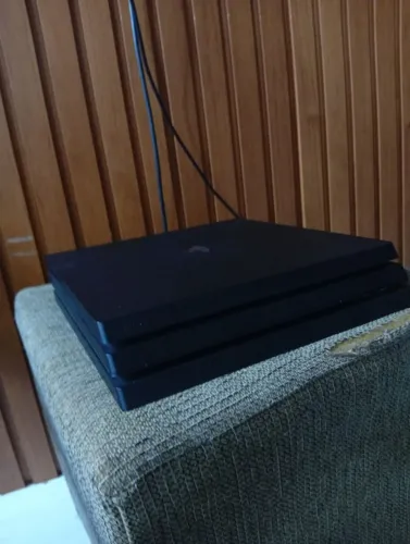 Playstation 4 pro dois controles 