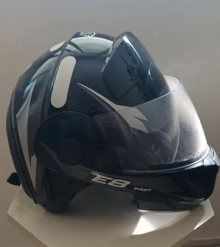 Capacete. 