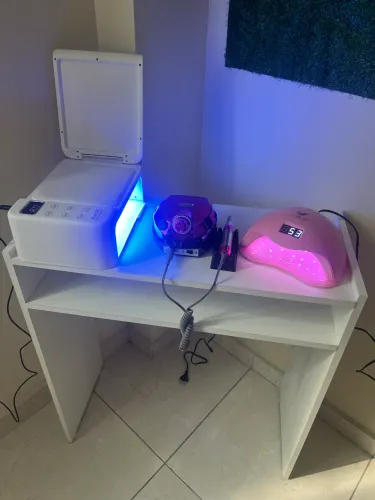 Mesa de manicure, motor porquinho, cabine de led e etc?