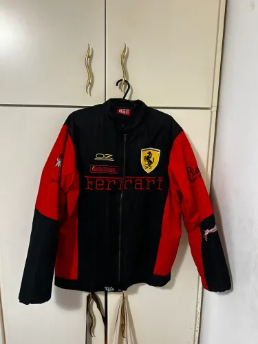 Jaqueta ferrari preta com vermelho
