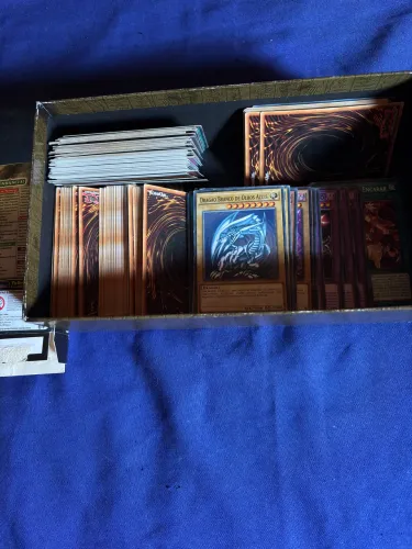 Yu-Gi-Oh Decks Lendários + Brindes
