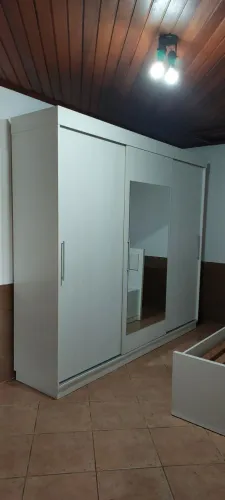 Ropeiro de Casal em MDF Usado.