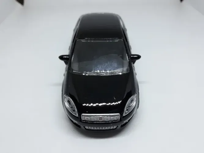 Miniatura Fiat Linea Preto