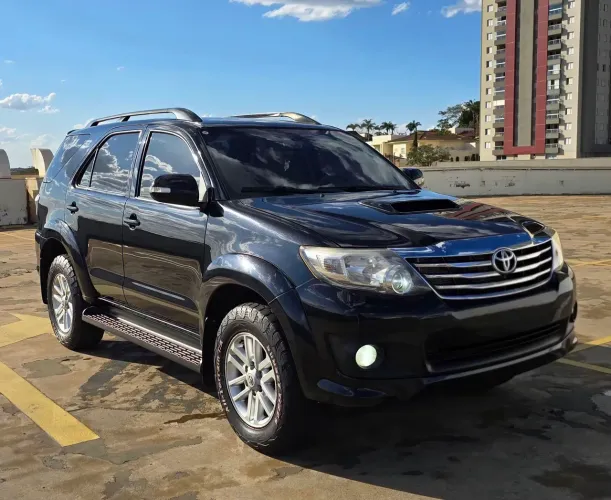Toyota Hilux SW4 SR D4-d 4X4 3.0 TDI Dies. AUT 2012