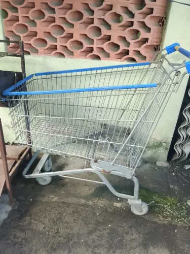 Carrinho grande de supermercado