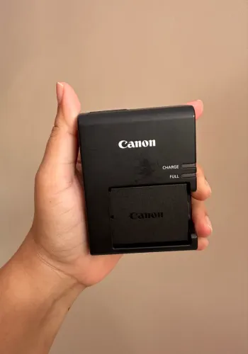 Vende-se carregador e bateria canon