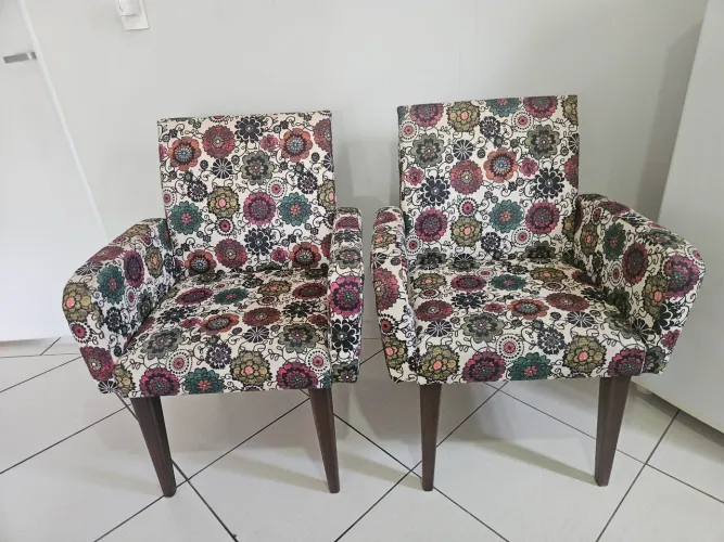 Poltronas em tecido estampado (par)