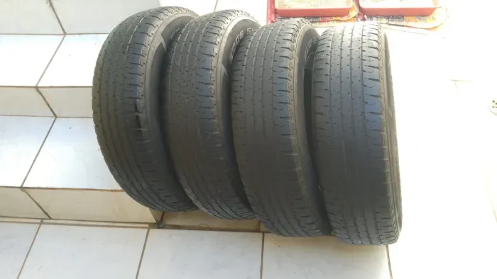 Jogo com 4 pneus Edge Suv 2- Goodyear 215/80/R16 em bom estado! Só montar