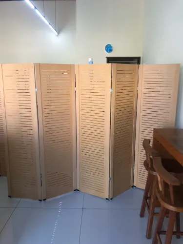Biombo Ripado 6 folhas 1,8 x 3 m (Madeira & Madeira) 