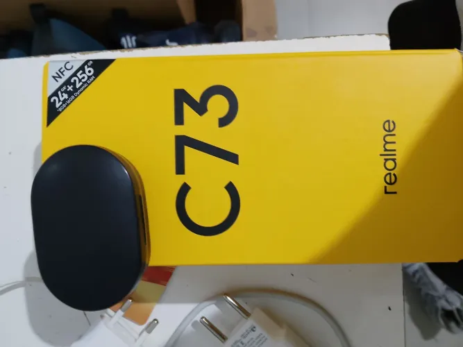 Vendo celular na caixa com película capinha carregador e fone